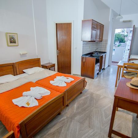 Elpida Aparthotel 구베스 외부 사진